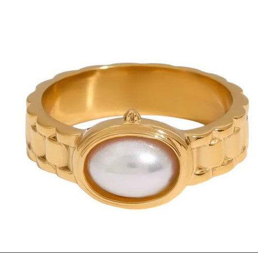 Oval Pearl Ring