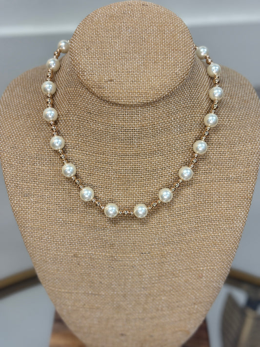 Classic Pearl Beaded Necklace with Magnetic Clasp