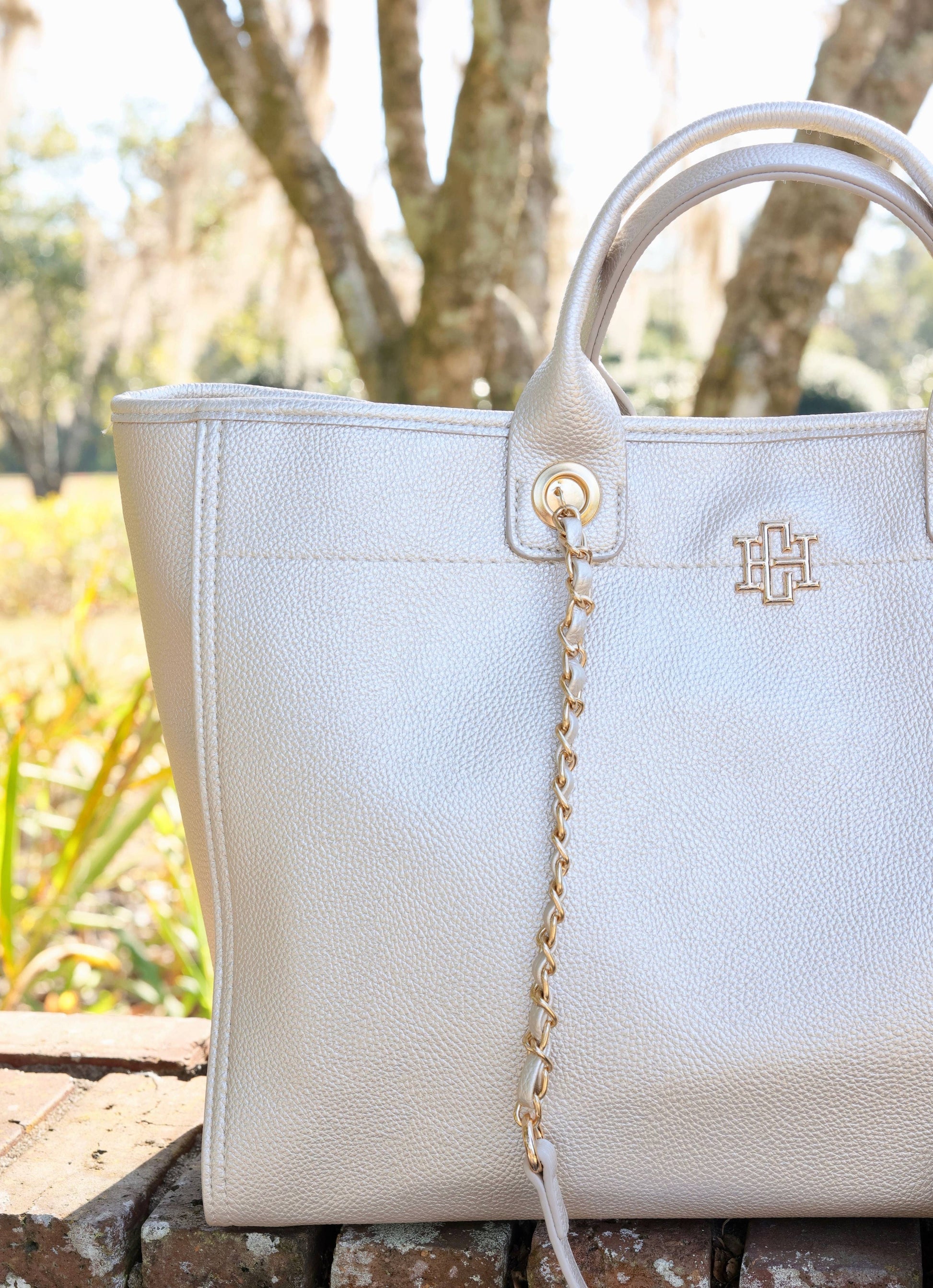 caroline_hill_tote_bag_pearl_closeview
