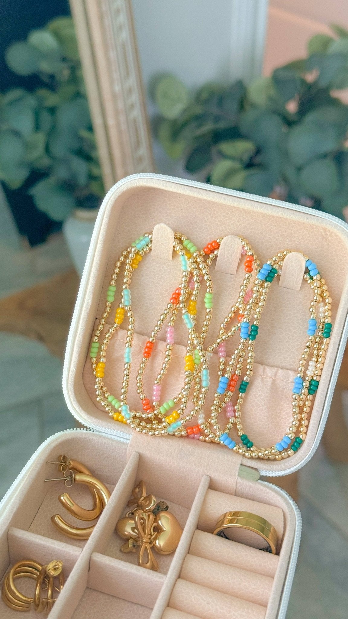 Jenna Bracelet: Pearl White & Gold Beaded / M - 7" - ElleBoutiqueZachary